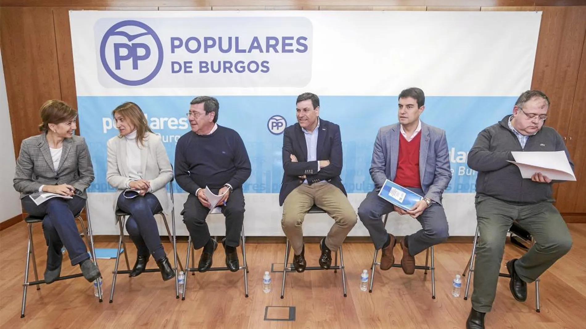 Carlos Fernández Carriedo junto con César Rico, entre otros, durante la presentación en Burgos de la primera «Ponencia Abierta»