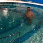 Bale en la piscina