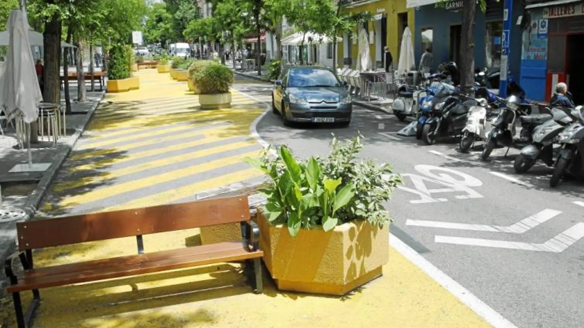 Calle Galileo. El proyecto para peatonalizarla se quedó en el olvido