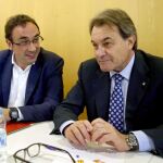 El presidente de CDC y de la Generalitat en funciones, Artur Mas, junto al coordinador general del partido, Josep Rull, durante la reunión del comité ejecutivo nacional de la formación