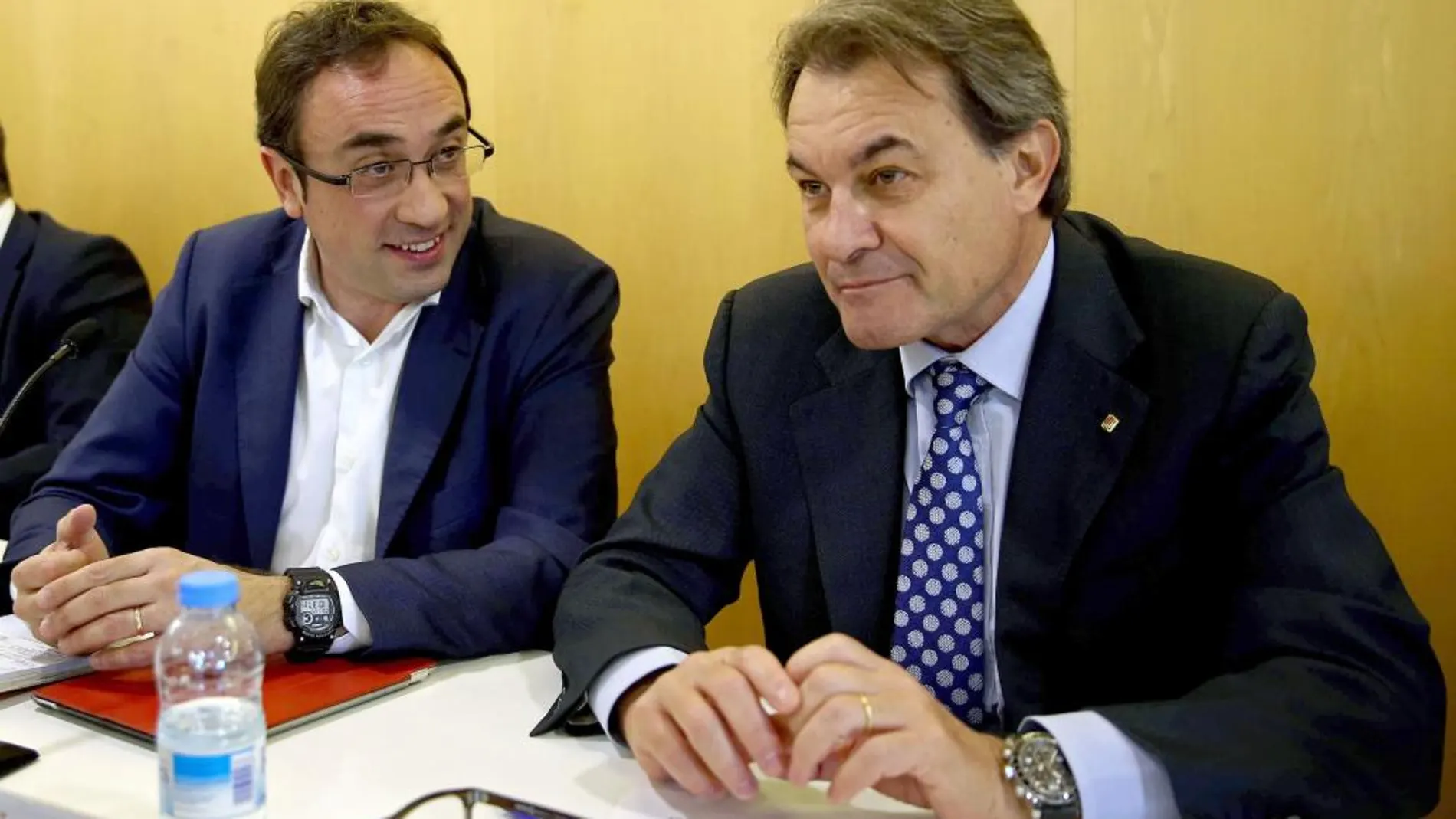 El presidente de CDC y de la Generalitat en funciones, Artur Mas, junto al coordinador general del partido, Josep Rull, durante la reunión del comité ejecutivo nacional de la formación