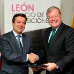El alcalde de León, Antonio Silván, y el director general de Ifema, Eduardo López-Puertas, firman un convenio de colaboración para la gestión del Palacio de Exposiciones de la capital leonesa