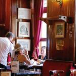 El Gijón ha retomado esta semana su actividad como último café literario, tras el cierre, a finales del mes de julio, del Café Comercial