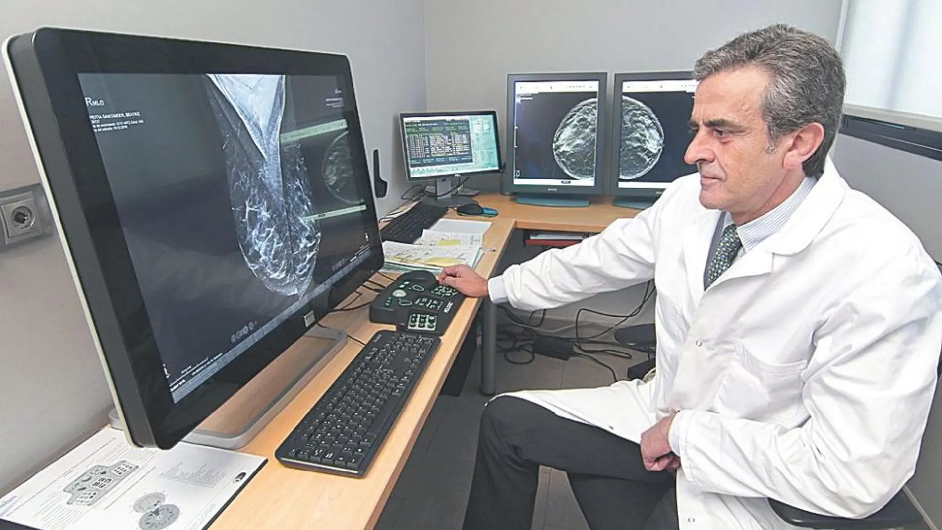 Un mamógrafo que permite detectar un 40% más de tumores