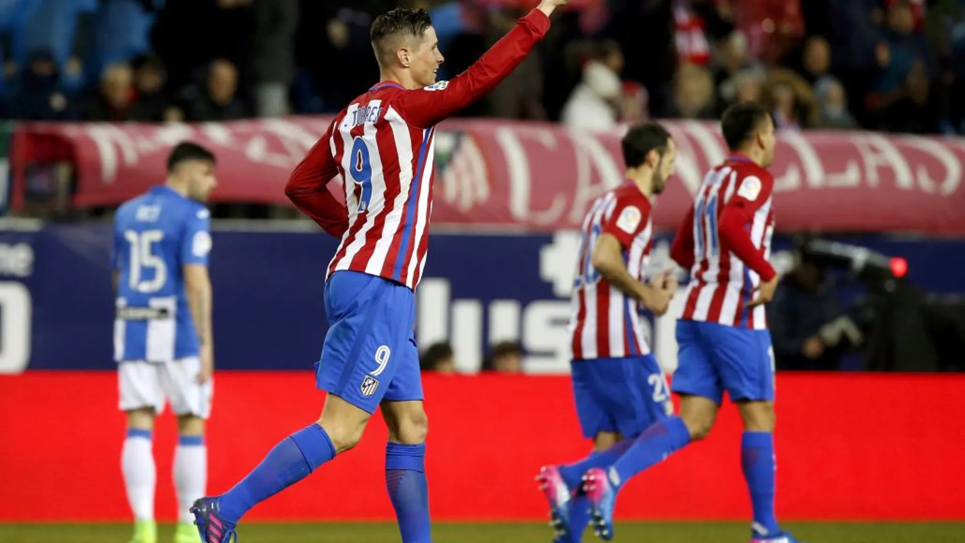 El delantero del Atlético de Madrid Fernando Torres celebra uno de sus goles frente al Leganés