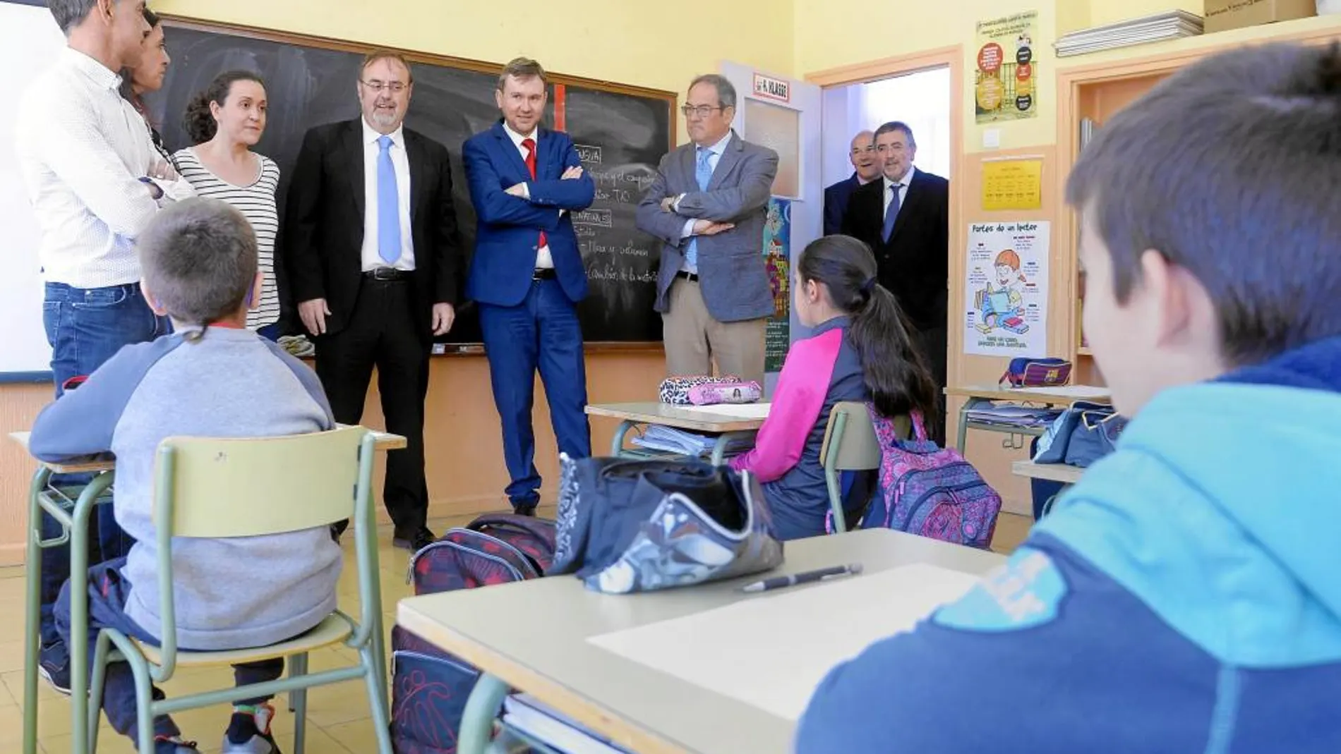 Fernando rey, acompañado por Javier Lacalle, visita las instalaciones del colegio Marcelino Santa María, en Burgos