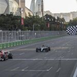 Los dos pilotos en el circuito de Bakú