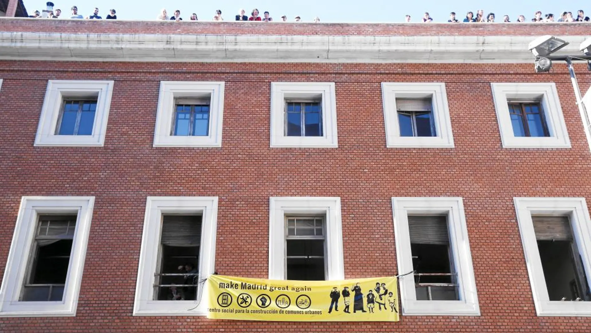 Ocupación del edificio del Paseo del Prado