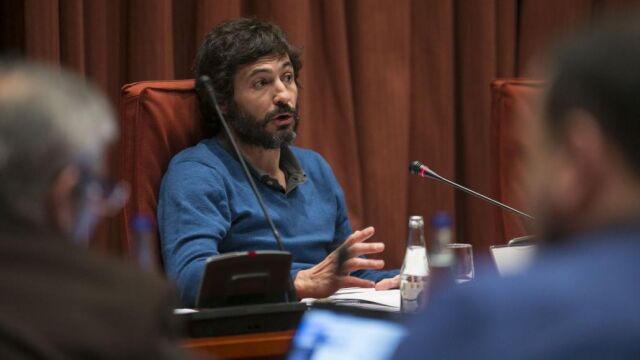 Oleguer Pujol Ferrusola, hijo del expresidente de catalán Jordi Pujol, en la comisión del Parlament que investiga la fortuna oculta por su familia (9-03-2015)