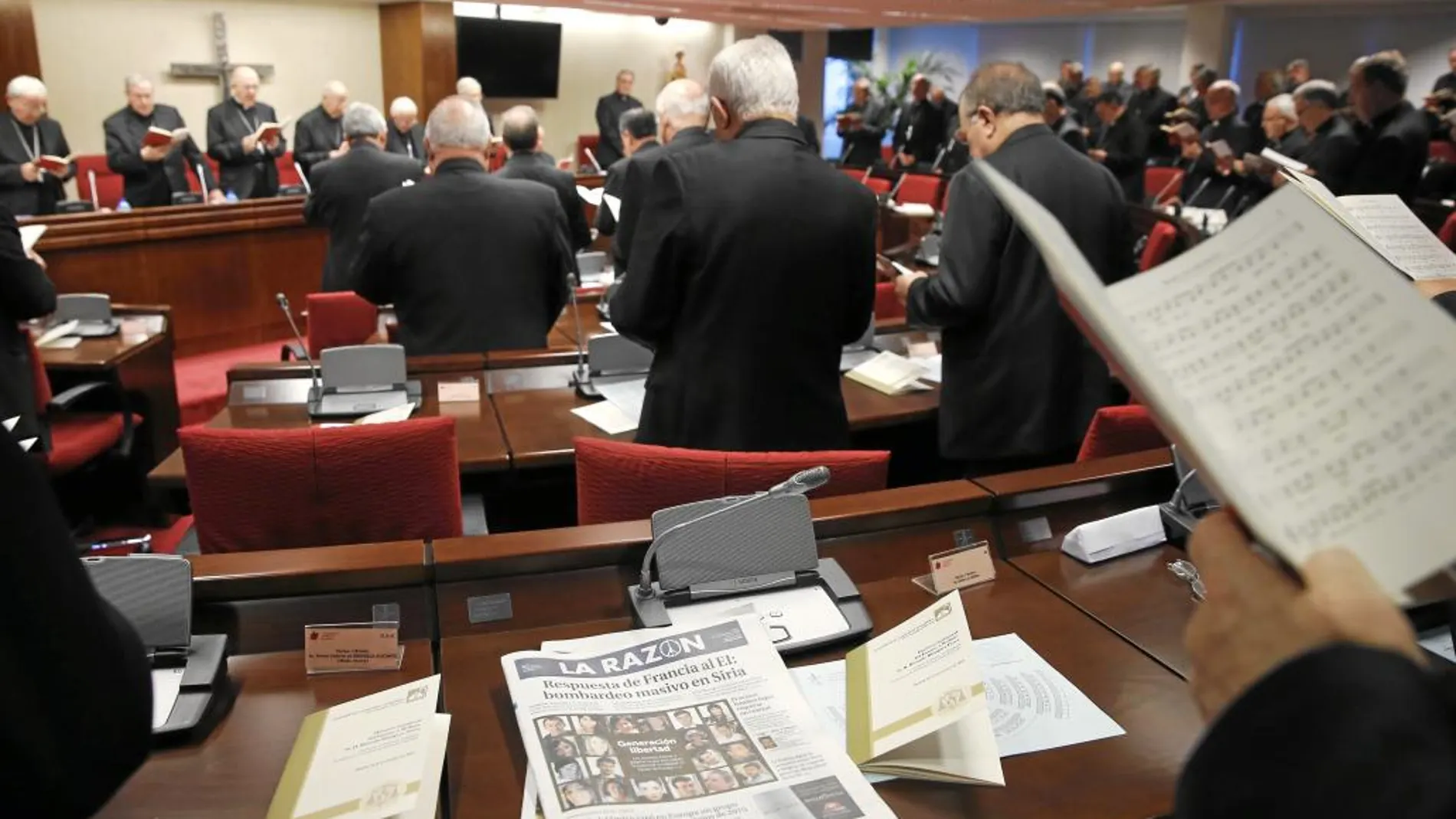 Los obispos españoles rezan ayer la Hora Intermedia antes de empezar su Asamblea Plenaria