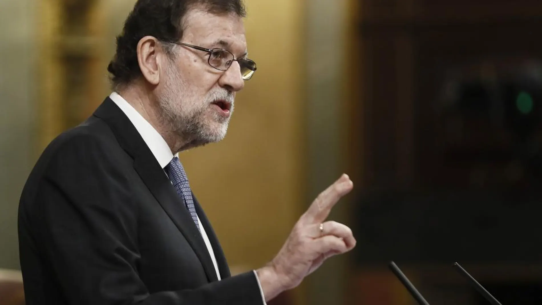 El presidente del Gobierno, Mariano Rajoy, durante su intervención ante el pleno del Congreso donde expone las conclusiones del último Consejo Europeo