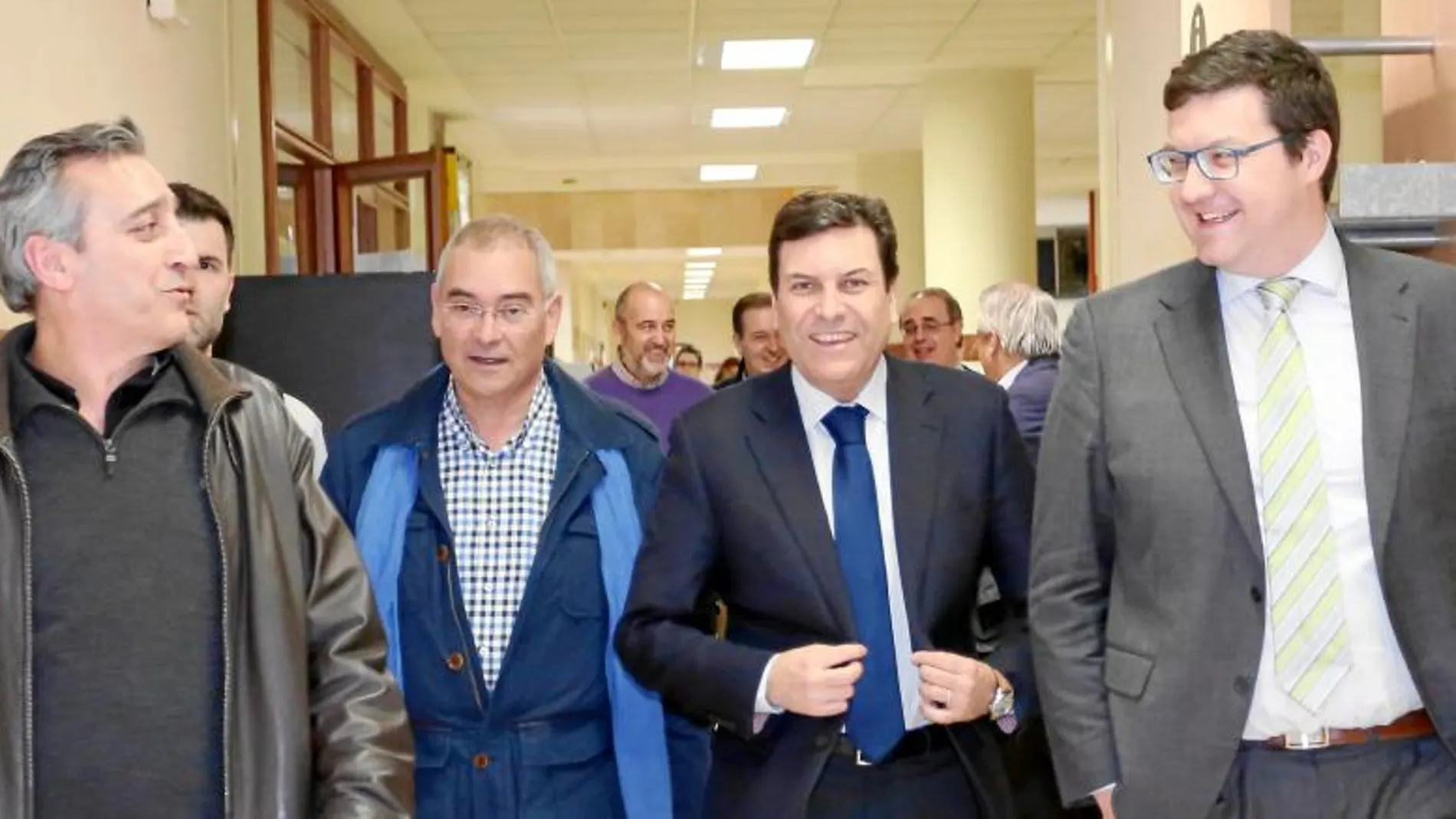 Saturnino Fernández, Evelio Angulo, Carlos Fernández Carriedo y David Esteban, momentos antes de participar en un seminario en la UVA