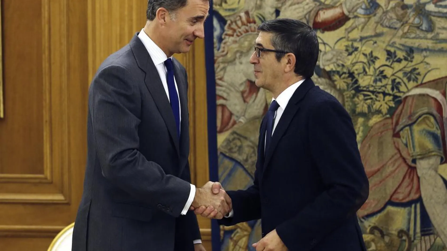 El Rey Felipe VI recibe a Patxi López en el Palacio de la Zarzuela para proponerle el nombre del candidato a la Presidencia del Gobierno