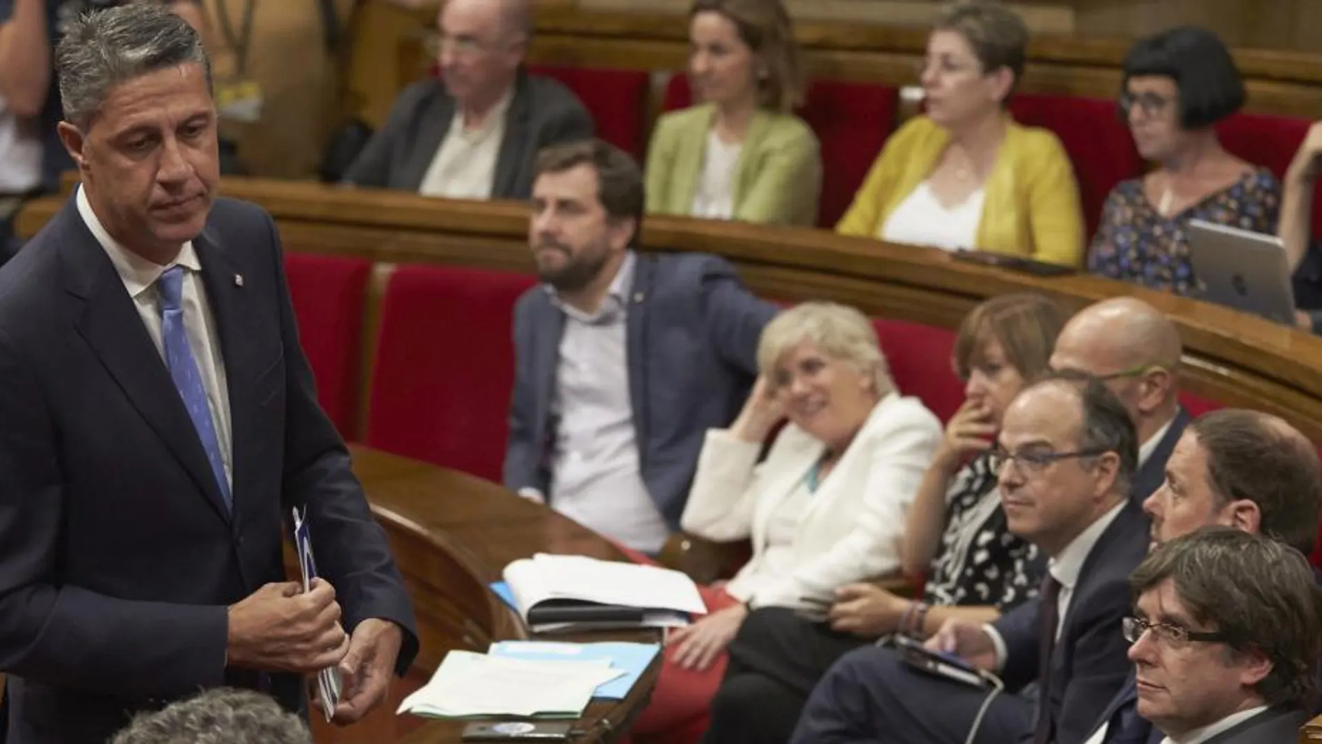 El presidente del PPC, Xavier García Albiol, defiende la posición de su grupo ante la ley del referéndum, esta tarde en el Parlament.
