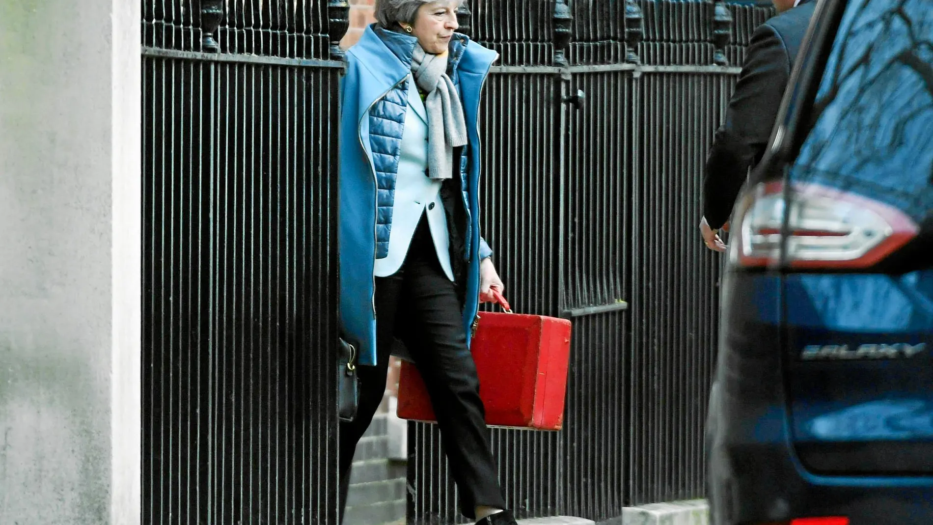 Theresa May abandona ayer su residencia de Downing Street
