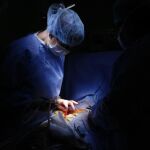 Operación quirúrgica en un hospital, en una imagen de archivo