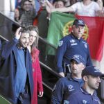 Sobral, escoltado y rodeado de fans tras su llegada a Portugal