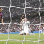 Instante en el que entra el gol definitivo de Messi para alegría del barcelonista Luis Suárez