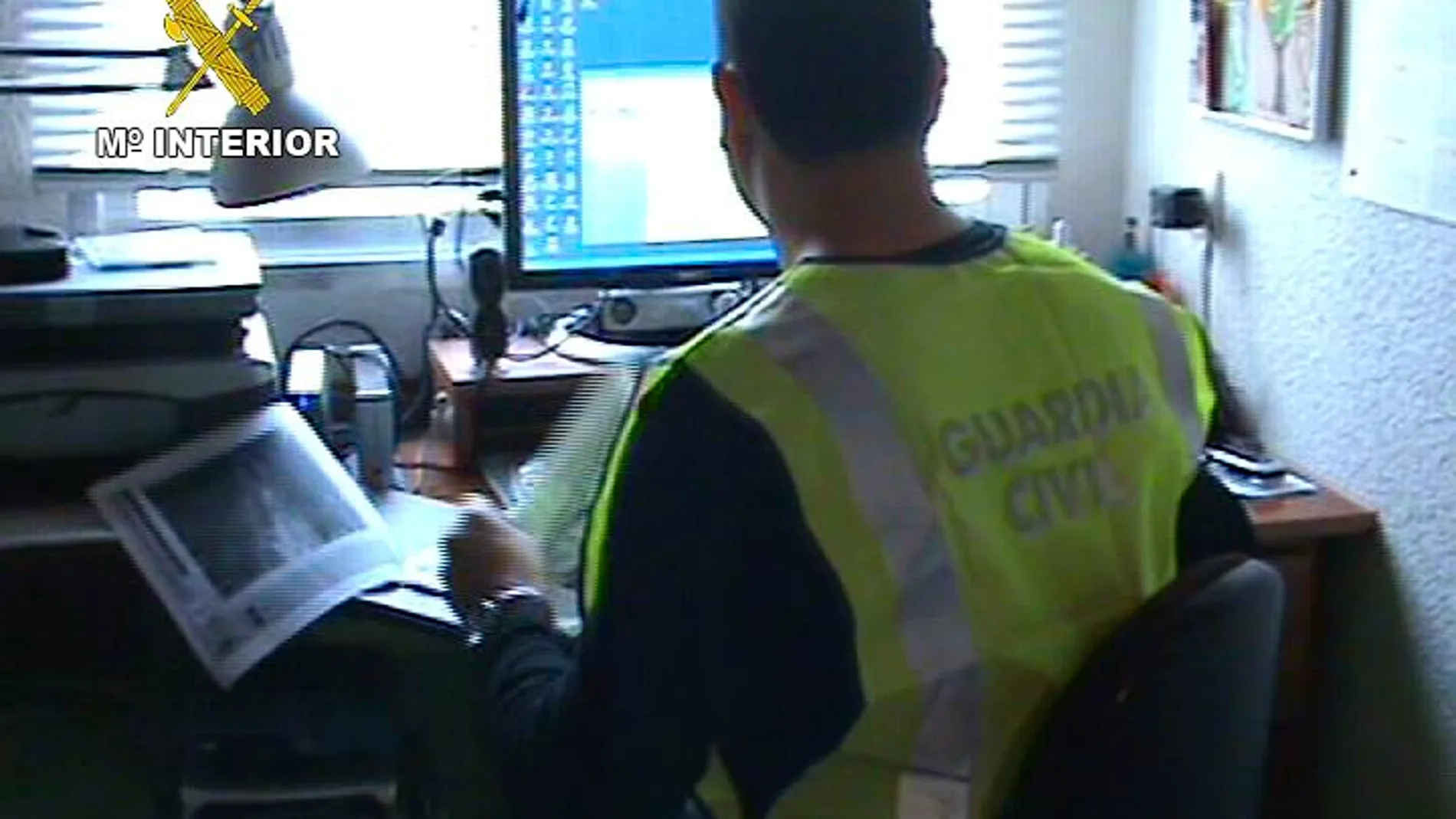 La Guardia Civil se ha incautado además de numeroso material informático
