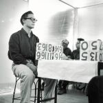«!8 Happenings in 6 parts» se celebró en la Reuben Gallery de Nueva York. Su autor, Allan Kaprow, dividió el espacio en tres recintos separados por plásticos