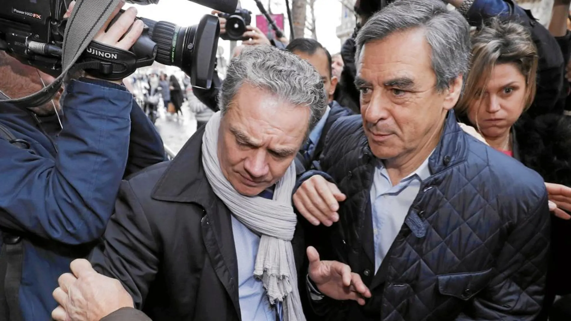 La venganza del «colaborador» Así se refería Sarkozy a su primer ministro Fillon, que el domingo le descabalgó de la carrera al Elíseo