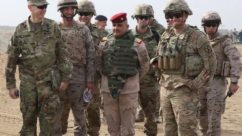 Los generales MacFarland y Zidan y el coronel Romero
