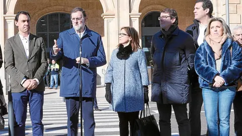 Mariano Rajoy junto a la delegada del Gobierno de España, María José Salgueiro, el vicesecretario de organización del PP, Fernando Martínez-Maillo y el secretario general en la Región, Alfonso Fernández Mañueco, entre otras autoridades