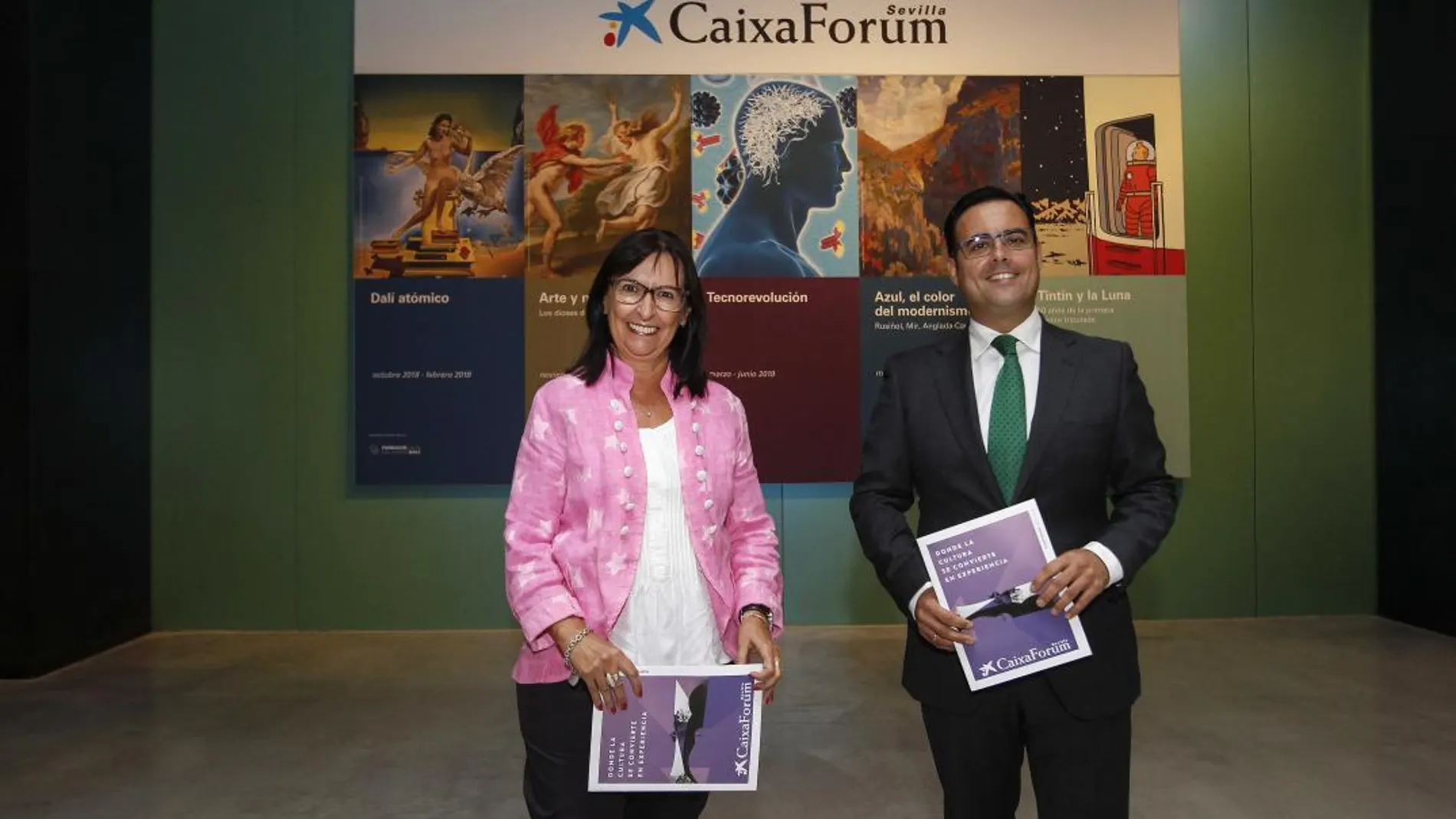 La directora general de la Fundación Bancaria «la Caixa», Elisa Durán, y el director de CaixaForum Sevilla, Moisés Roiz, presentaron la nueva programación / Foto: Manuel Olmedo