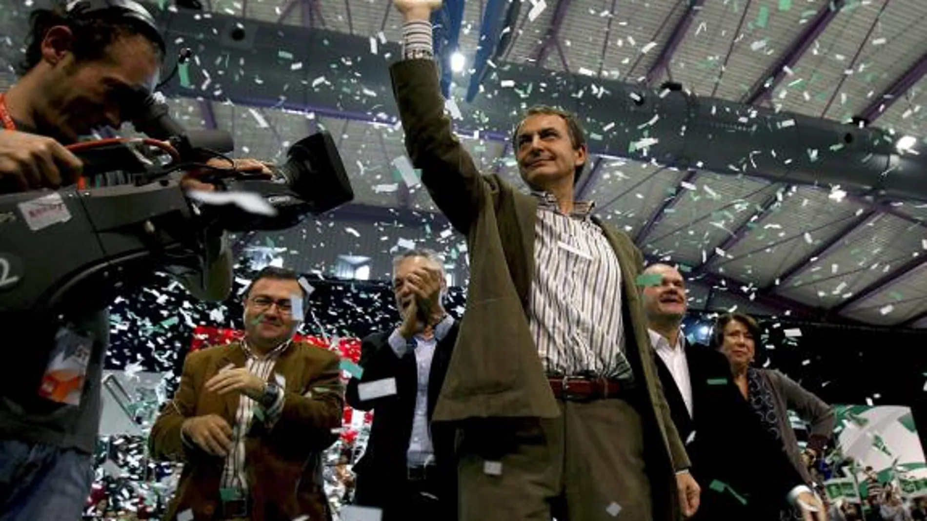 Zapatero, hace tres meses: «Conmigo de presidente jamás habrá recortes sociales»
