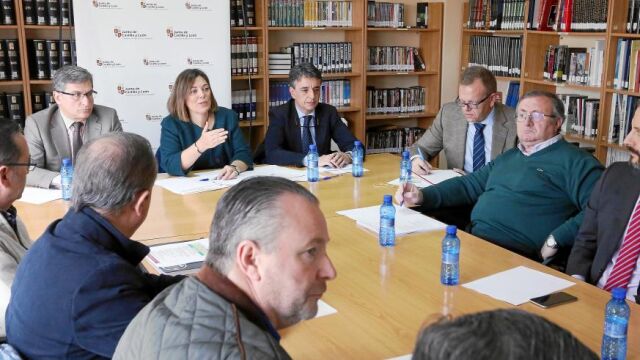 La consejera de Agricultura y Ganadería, Milagros Marcos, preside la Mesa de la Patata celebrada en la localidad vallisoletana de Carpio