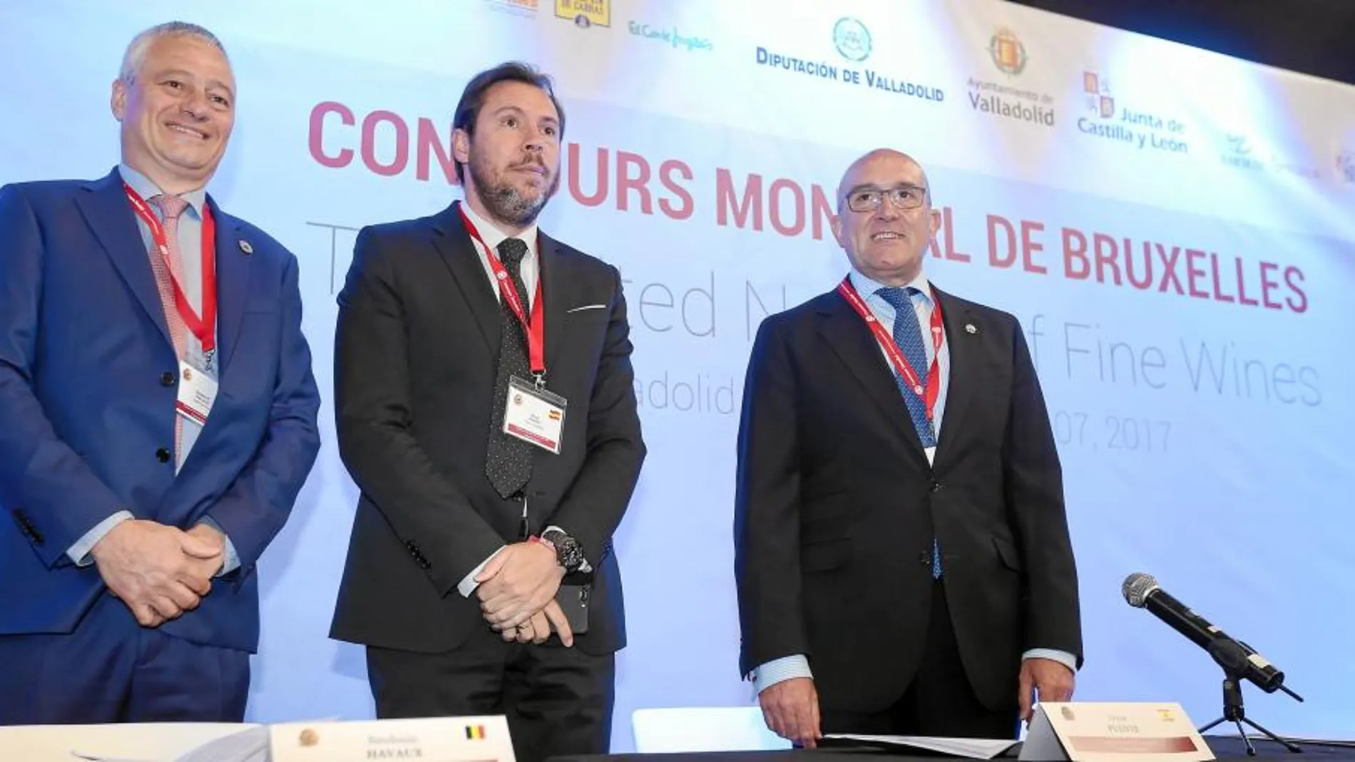 El presidente del concurso, Baudouin Havaux, junto al alcalde de Valladolid, Óscar Puente; y el presidente de la Diputación provincial, Jesús Julio Carnero