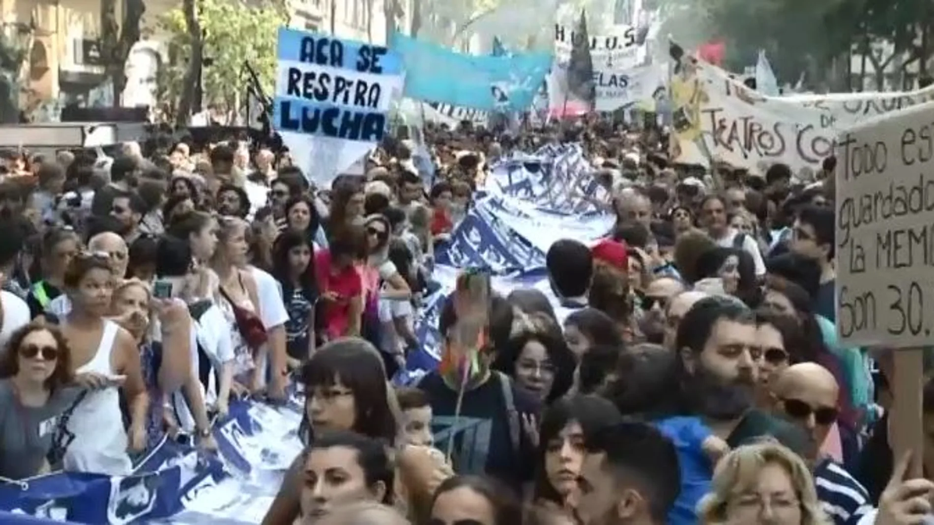 Miles de personas recuerdan en Buenos Aires el golpe de Estado de 1976