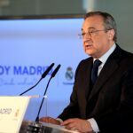 Al presidente del Real Madrid le parece mal que piten a Piqué
