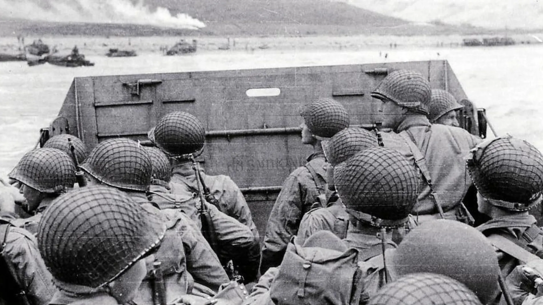 Instante en el que las tropas estadounidenses están a punto de desembarcar en la playa de Omaha