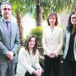 De izda a dcha, el doctor José Gutiérrez, la doctora María Teresa Marín, Mercedes Maderuelo, de FEDE, y Esther Espinosa, de Novartis