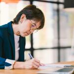 Los ordenadores portátiles tienen cada vez más presencia en las oficinas / Dreamstime
