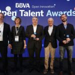 De izquierda a derecha: Meidad Sharon (chargeAfter); Elena Alfaro, responsable global de Open Innovation; Rob Leslie (Sedicii); Francisco González, presidente de BBVA, y Joachim Carpentier-Lépillet (Dunforce).