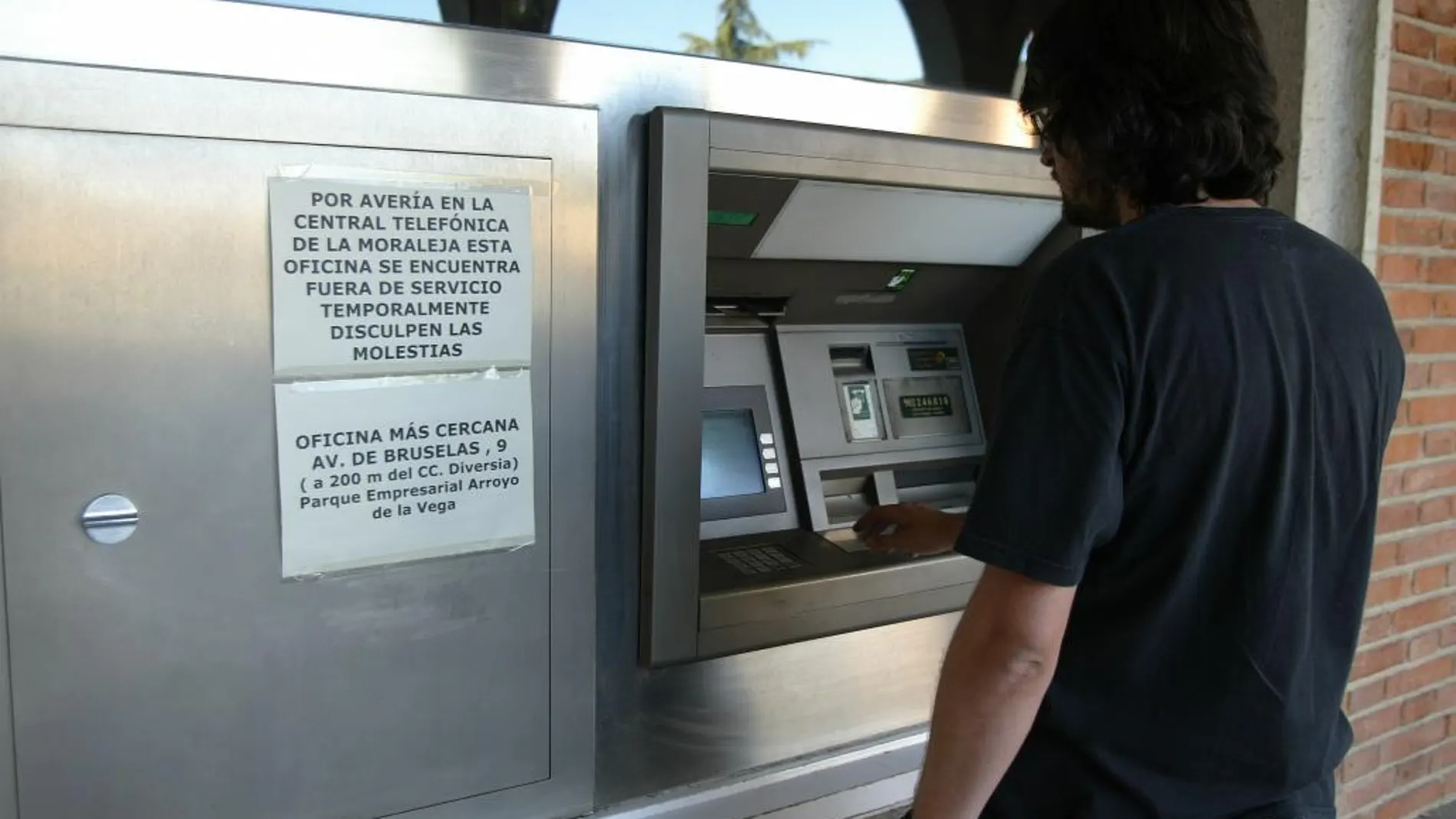 El detenido sacaba el dinero a través de varios cajeros automáticos de la capital malagueña