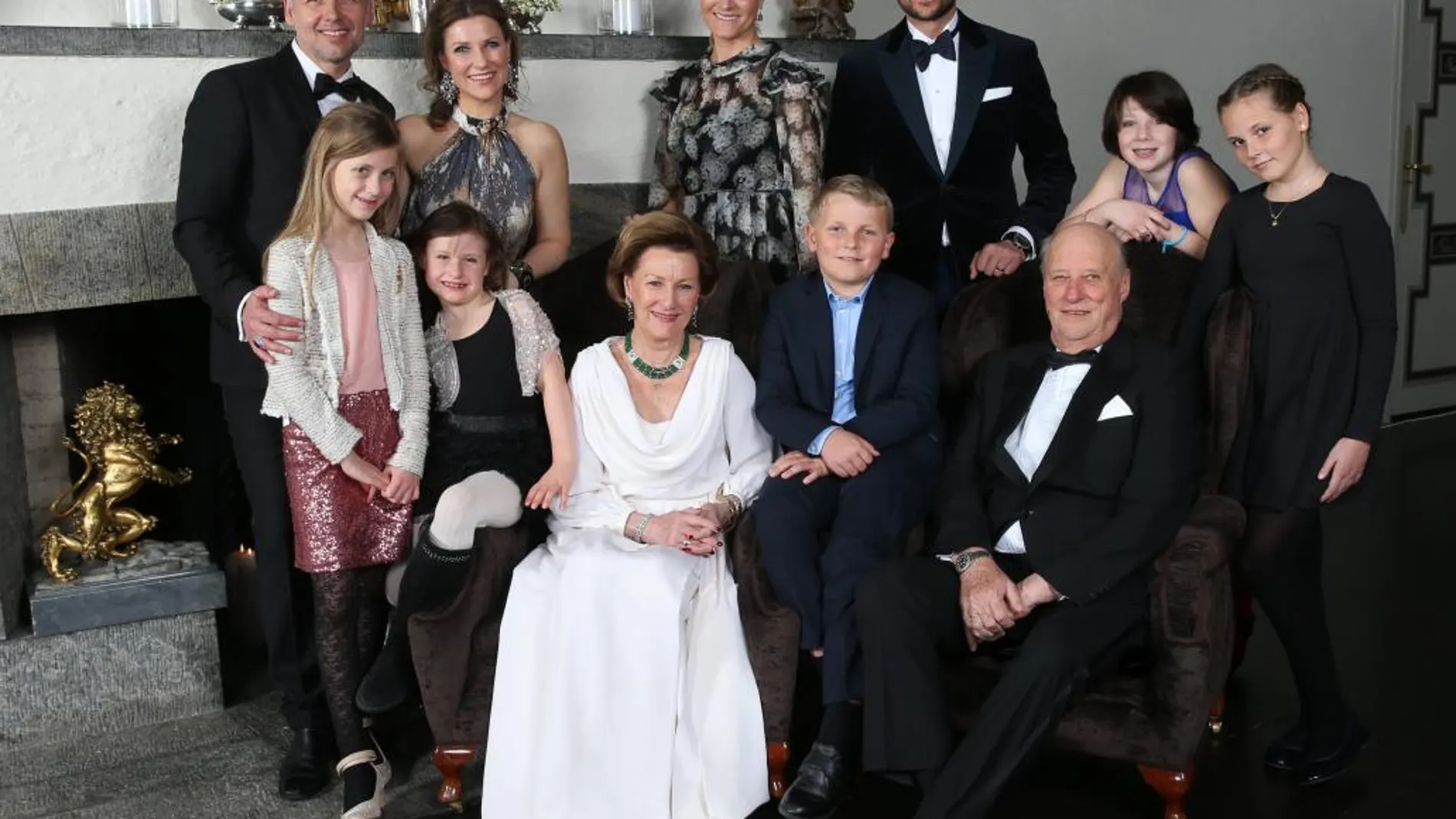 La falilia real de Noruega celebra el 25 aniversario en el trono del rey Harald
