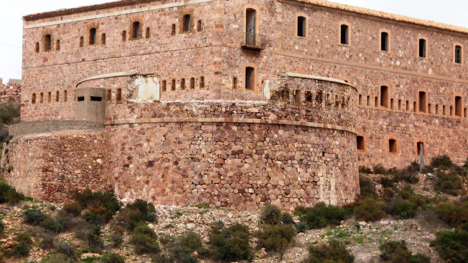 El Defensor del Pueblo traslada a Cultura el expolio de las Baterías de Costa