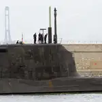El submarino de propulsión nuclear británico &quot;HMS Ambush&quot; zarpa del puerto de Gibraltar hacia Reino Unido