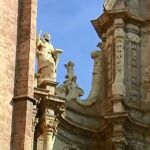 La «abrigada» figura de San Vicente Ferrer de la catedral de Valencia