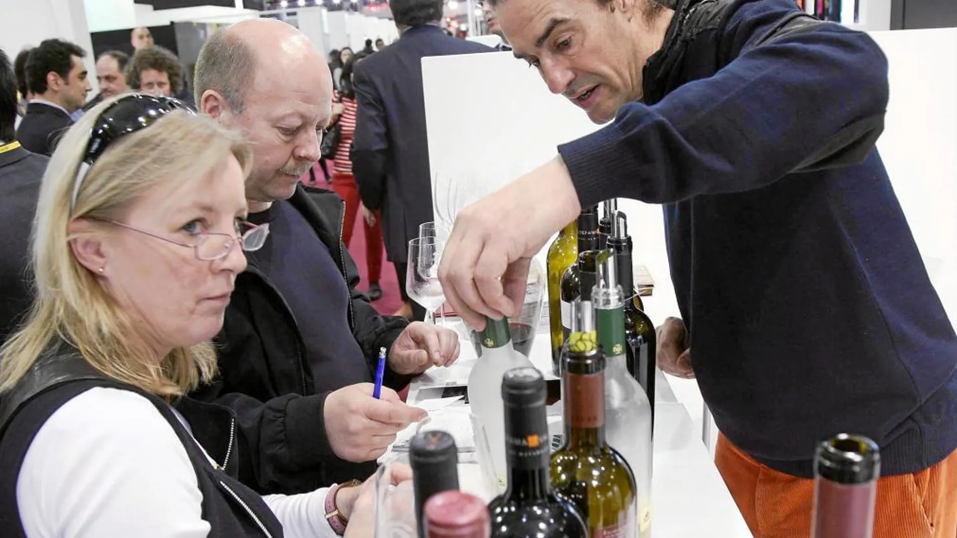 El visitante podrá aprender a cortar jamón ya que habrá numerosas demostraciones así como catas, concursos y talleres. El vino volverá a ser también uno de los grandes protagonistas. Y Castilla y León estará con sus nueve denominaciones