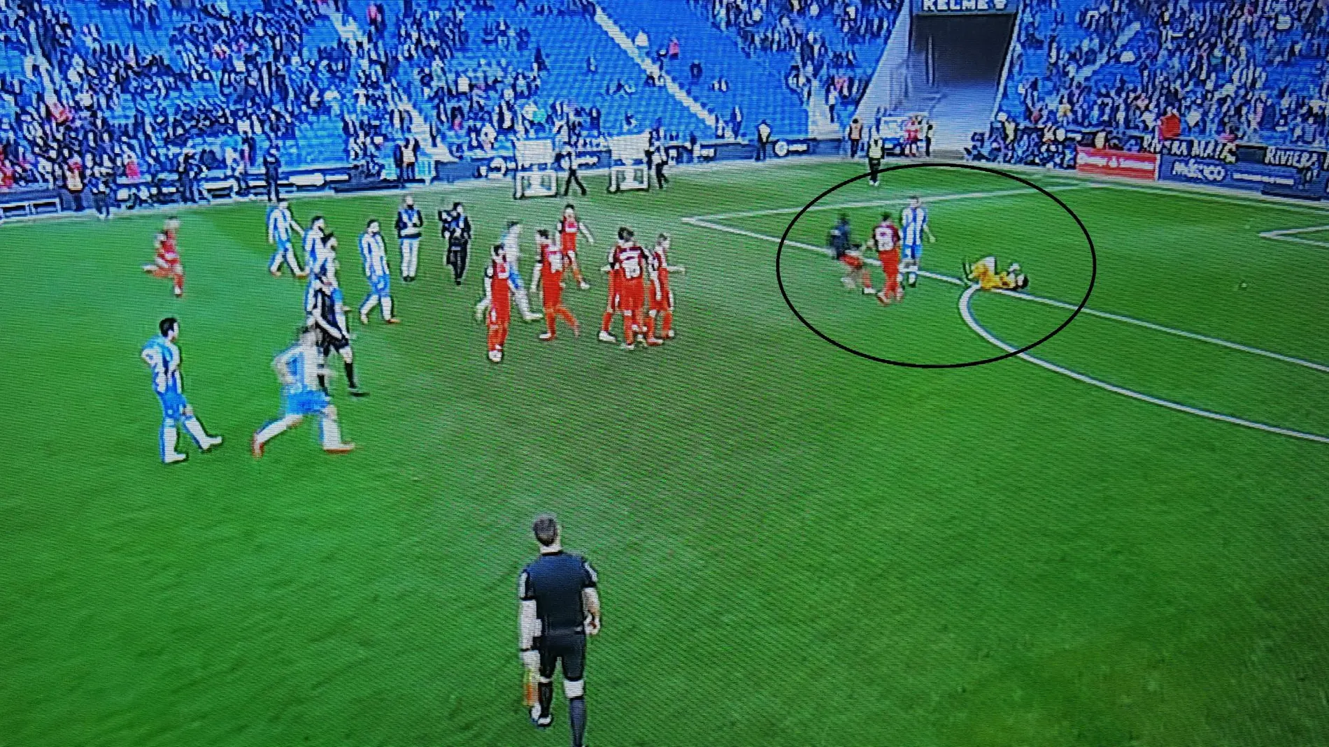 Locura en el Espanyol-Sevilla (0-1): "pelea", dos expulsados y el tuit borrado por el portero Juan Soriano