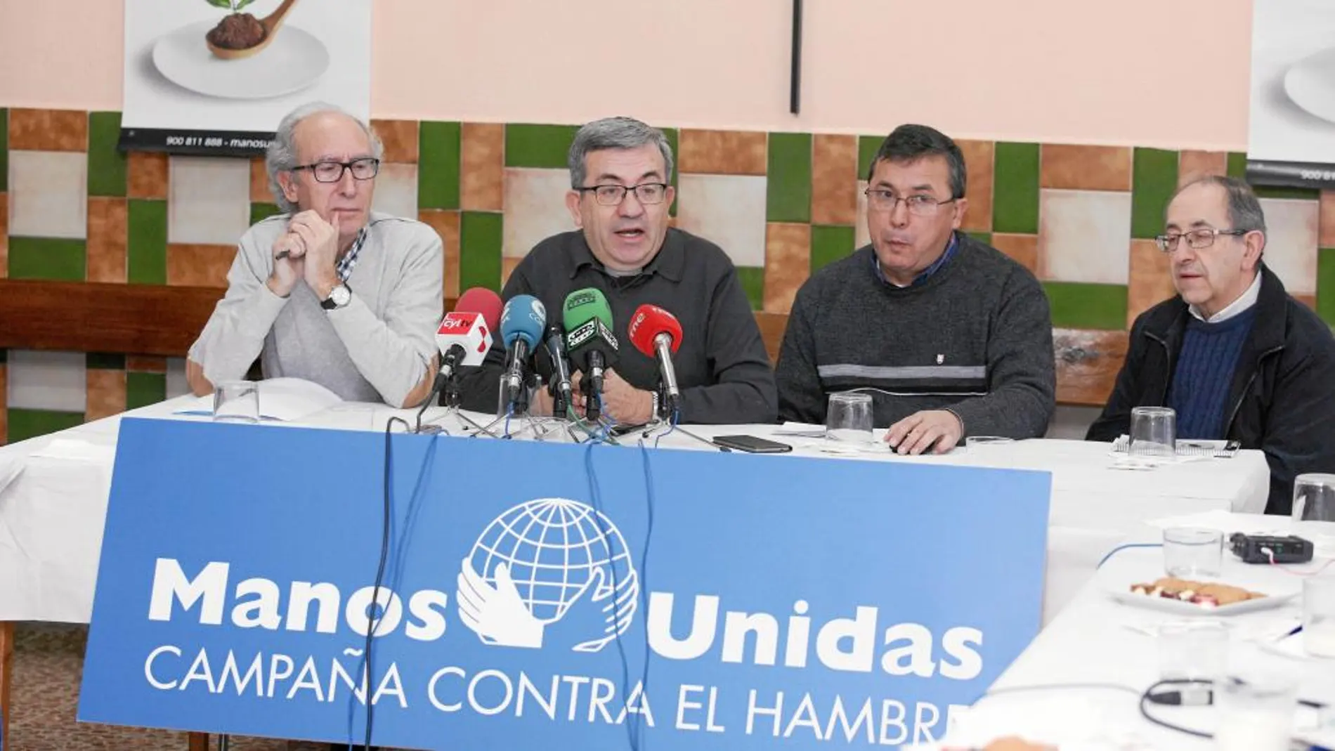 Argüello da a conocer la campaña de la oenegé en Valladolid, junto a José María Borge y el misionero Rolando Ruiz