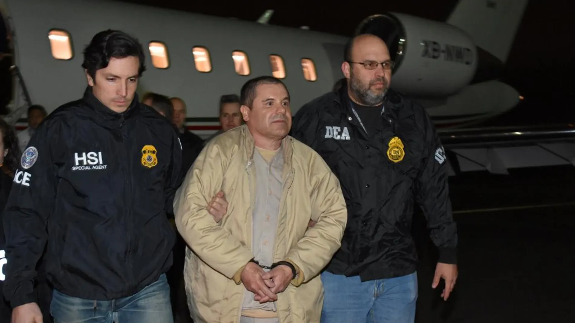 El Gobierno mexicano entregó a las autoridades de Estados Unidos al líder del cartel de Sinaloa, Joaquín "el Chapo"Guzmán, informó la Secretaría de Relaciones Exteriores