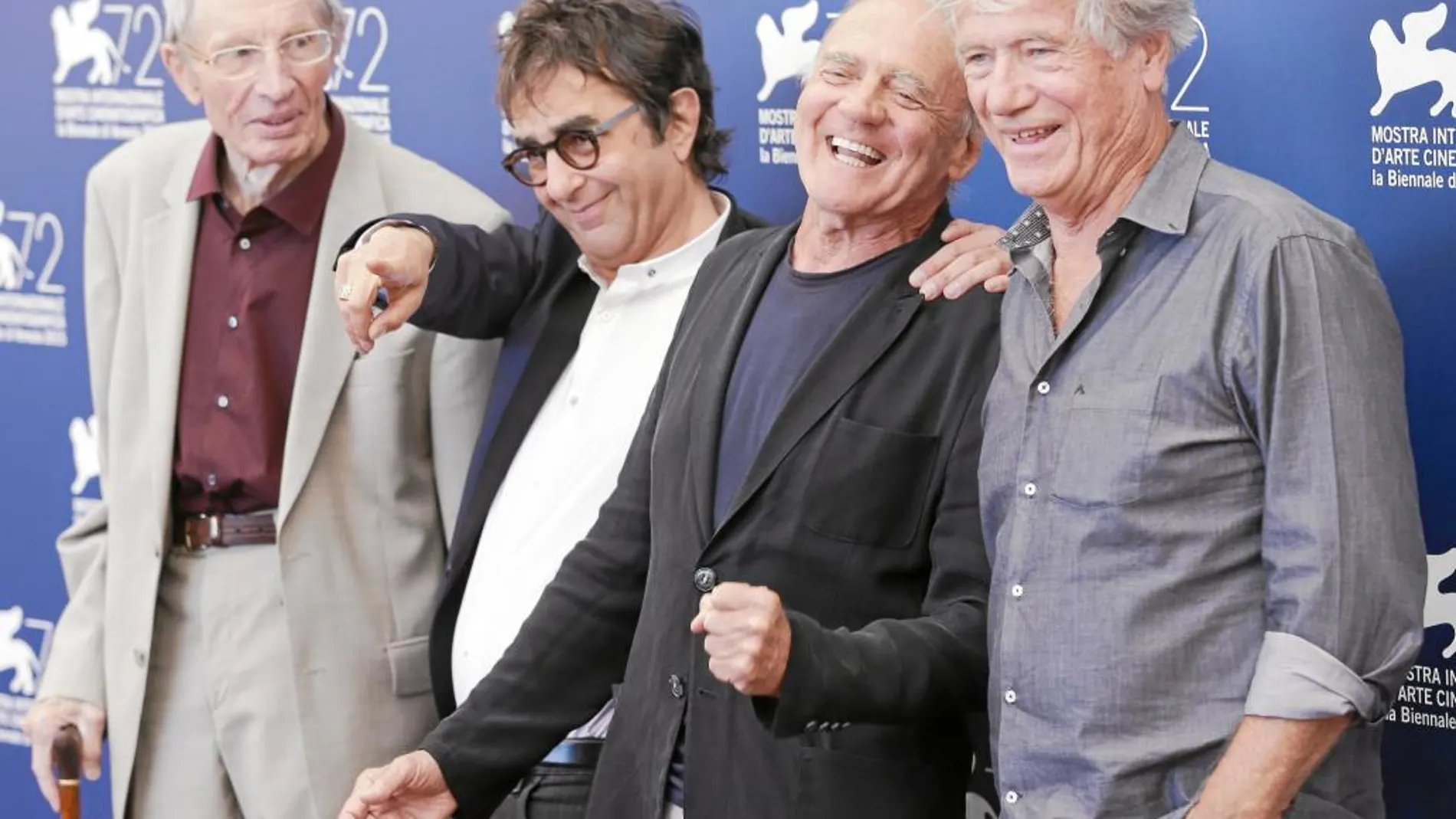 El director Atom Egoyan (segundo por la izquierda), junto a los veteranos actores (de izquierda a derecha) Heinz Lieven, Bruno Ganz y Jurgen Prochnow, ayer en Venecia