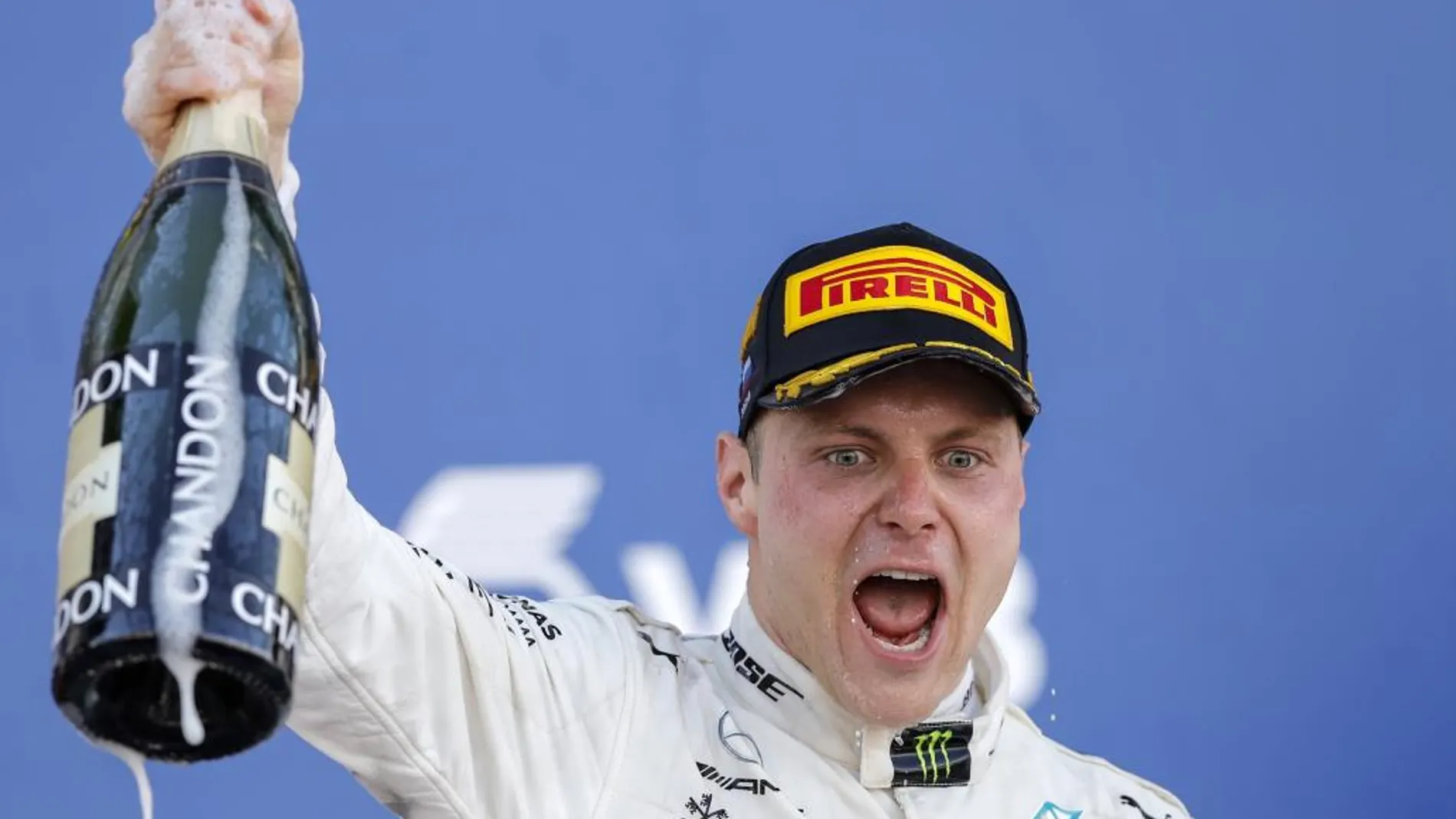 Valtteri Bottas celebra su victoria hoy en el Gran Premio de Sochi., en Rusia.