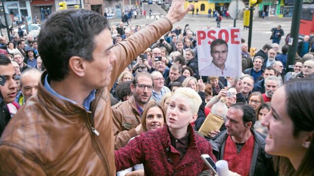 Pedro Sánchez participó ayer en un mitin en Zaragoza