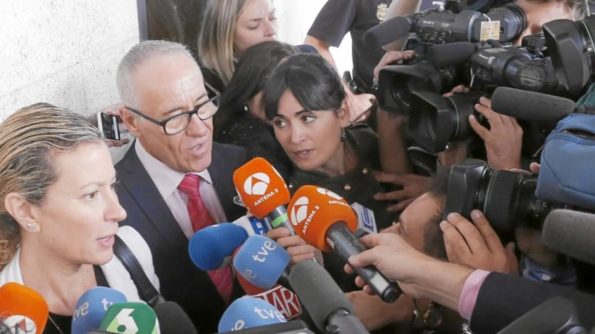 López-Pinel, a la salida de los juzgados